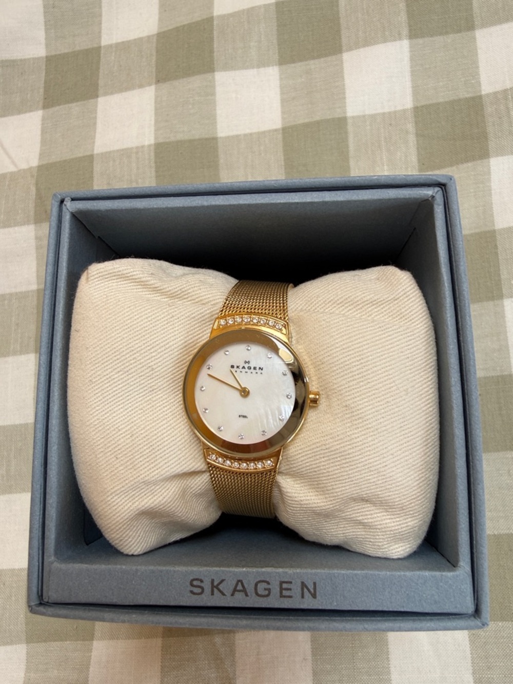 Skagen Freja gold Tone Mesh Watch with Mother-of-Pearl Dial - note needs battery